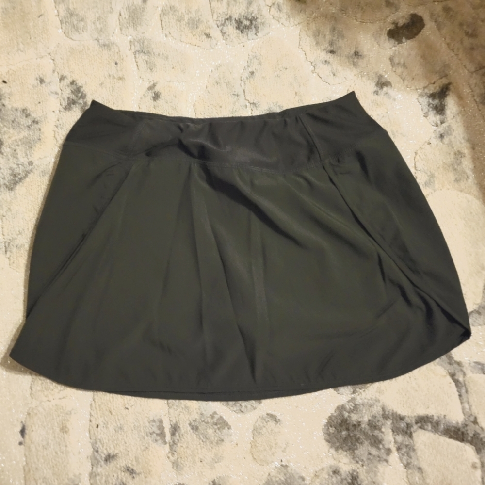 Black athletic skirt